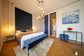 Three Pearls Deluxe Rooms & Studios